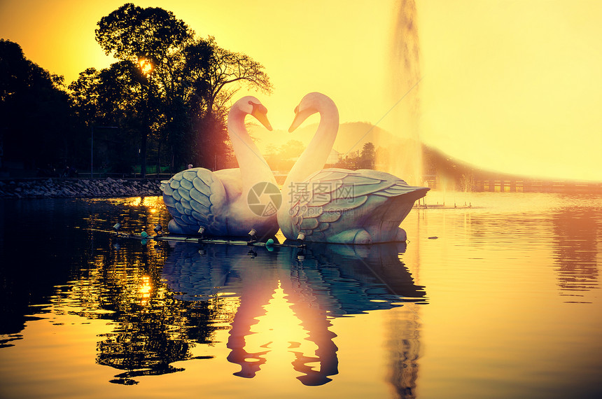 浪漫的日落时光湖图片