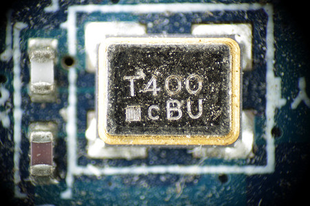 电路板pcb上电子元件的微距照片图片