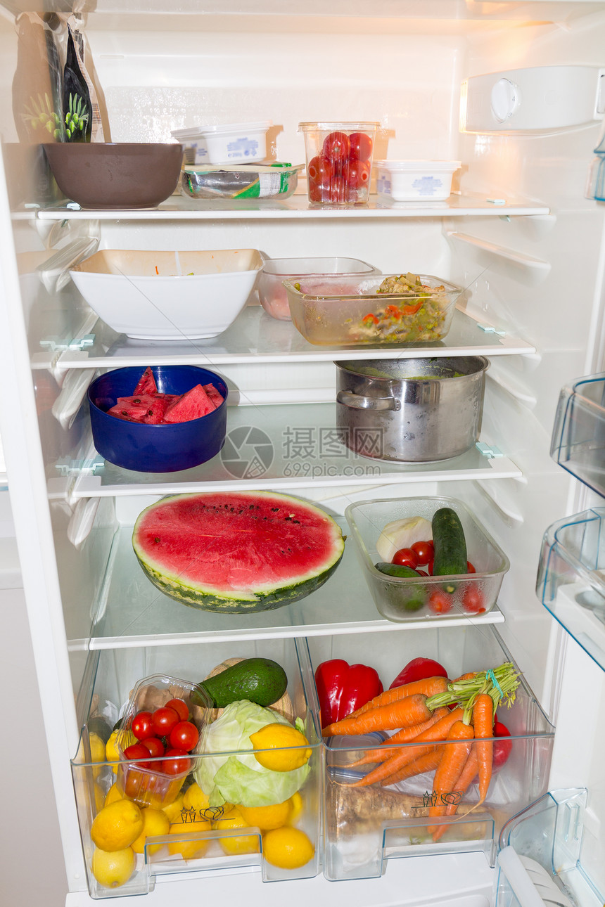 冰箱里装满了水果和蔬菜图片