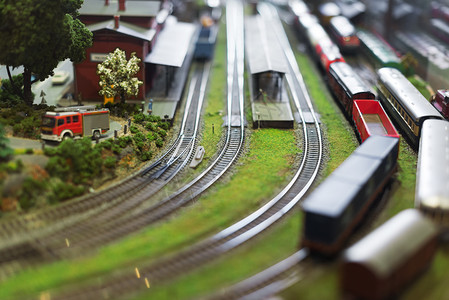 小型城市铁路站火车模型图片