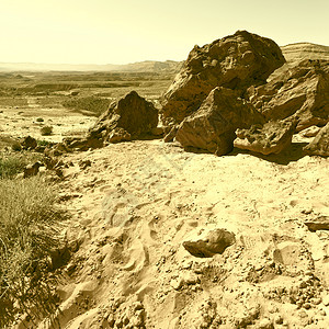 以色列内盖夫沙漠的大巨石Retro图片