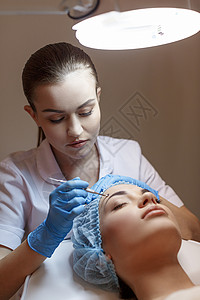 用于机械面部清洁的Uno勺子模特病人和医生美容诊所医疗保健图片