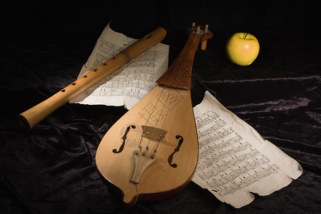 文艺复兴小提琴rebec和在有乐分的黑暗图片