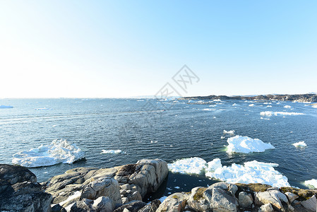 冰山在格陵兰岛的北冰洋上图片