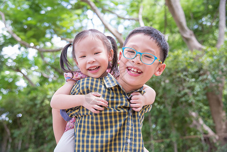 亚洲兄弟姊妹在图片