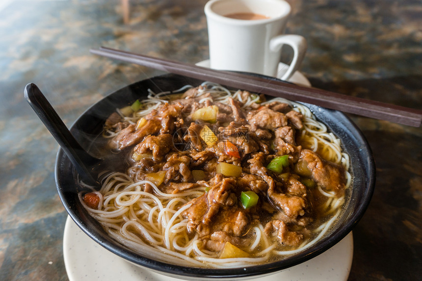 沙爹牛肉汤面是许多香港咖啡馆的特色图片