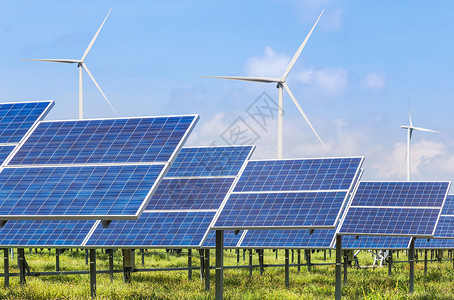 太阳能光伏板和风力涡轮机在太阳能发电站发电来自大图片