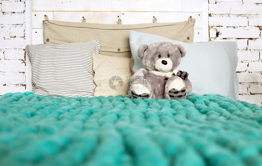 梅里诺羊毛毯子床上枕头面糊颜色和泰迪图片