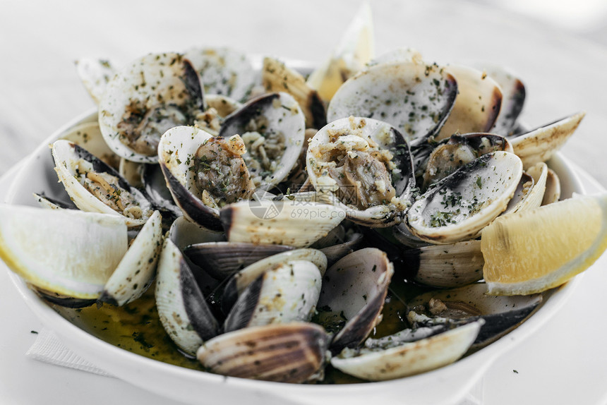 蒜香白酒蒸蛤蜊海鲜葡萄牙小吃简单小吃图片