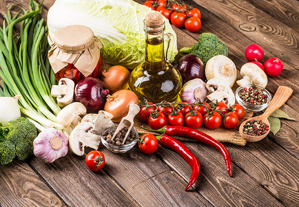 木材上的蔬菜生物健康食品图片