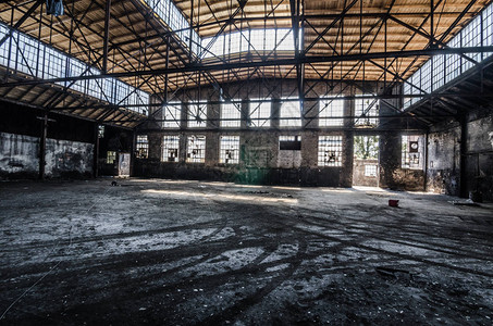 废弃工厂大厅图片