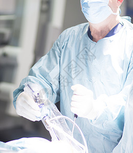 医院外科手术室急诊室的外科医生身穿蓝色医生的图片