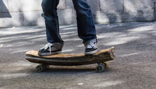 滑板练习自由式极端体育概念Skatebodrocking实图片