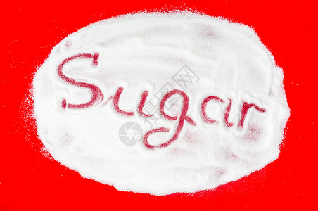 将糖写成红色背景的白颗粒甘蔗图片