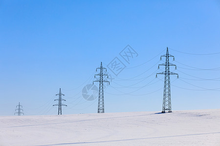 冬季风景中的高压电线图片
