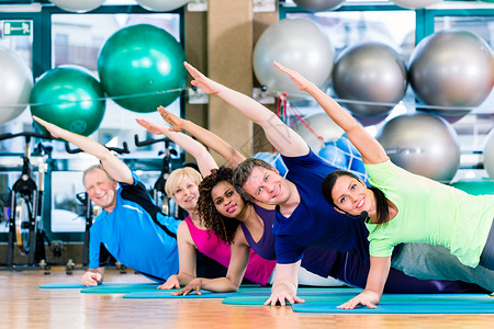 体育锻练和培训中的健身组群背景图片