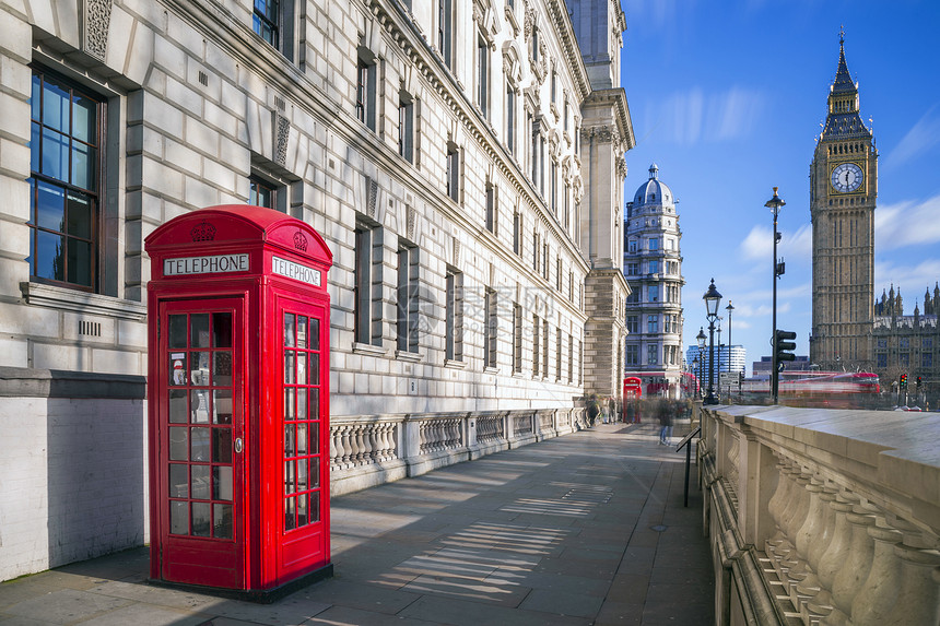 伦敦英格兰传统红色英国电话箱图片