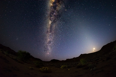 星空和银河弧图片