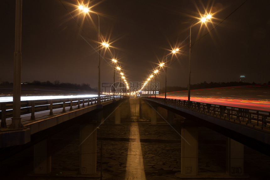 夜晚的道路图片