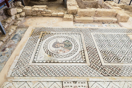 在公元365年的严重地震中被摧毁的库里安市王国考古遗迹上的背景图片