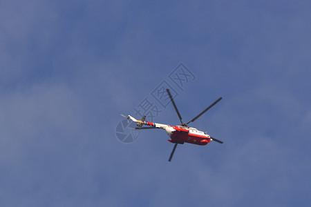 海上逆天直升机救援图片