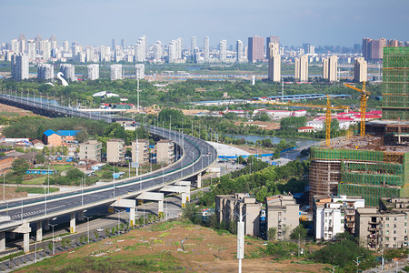 夜间交接叉路口和交接过桥图片