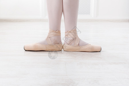 Ballerina腿第一位置图片