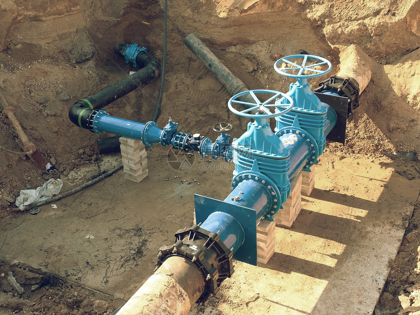 城市主要供水管道在地下的改造500mm带闸阀的水管图片