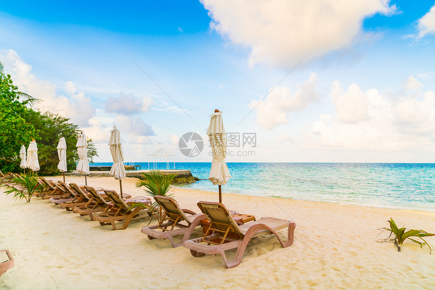 马尔代夫岛白沙滩和海边带图片
