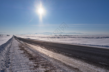 Altai西伯利亚Russi的冬季道路和图片