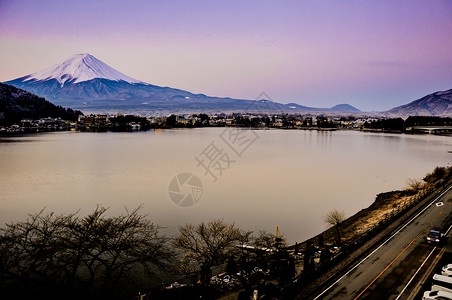 秋天的富士山河口湖雪景背景图片