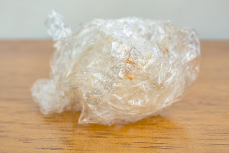 塑料包装食品在背景上被隔绝而成塑料图片