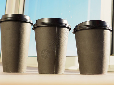 三纸杯咖啡图片