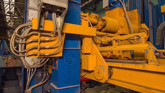 工厂设备在制造业中运输重物的设备工业设备在工厂生产工业技术工业区工厂图片