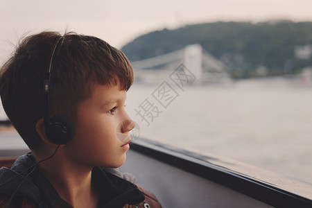 匈牙利布达佩斯多瑙河带耳机听音频导览图片
