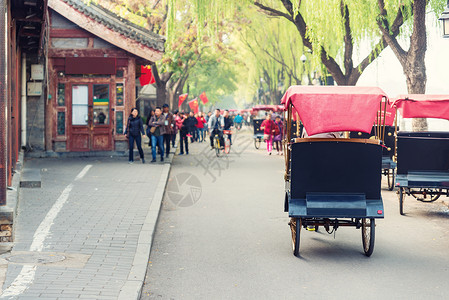 在北京的老华人区骑着北京传统人图片