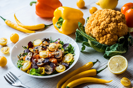 健康的自制蔬菜沙拉饮食素食图片