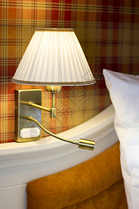 酒店房间卧室的壁灯图片