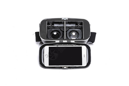 黑色虚拟现实VR头盔智能电话在白图片