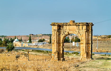 北非Dougga和AlKarib附近突尼斯农村古罗马Trium图片