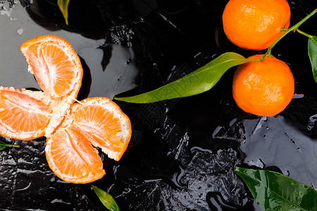 黑色背景柑橘背景湿润的橙图片