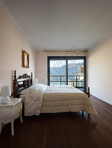 卧室享有卢加诺湖的景色超级拼花图片