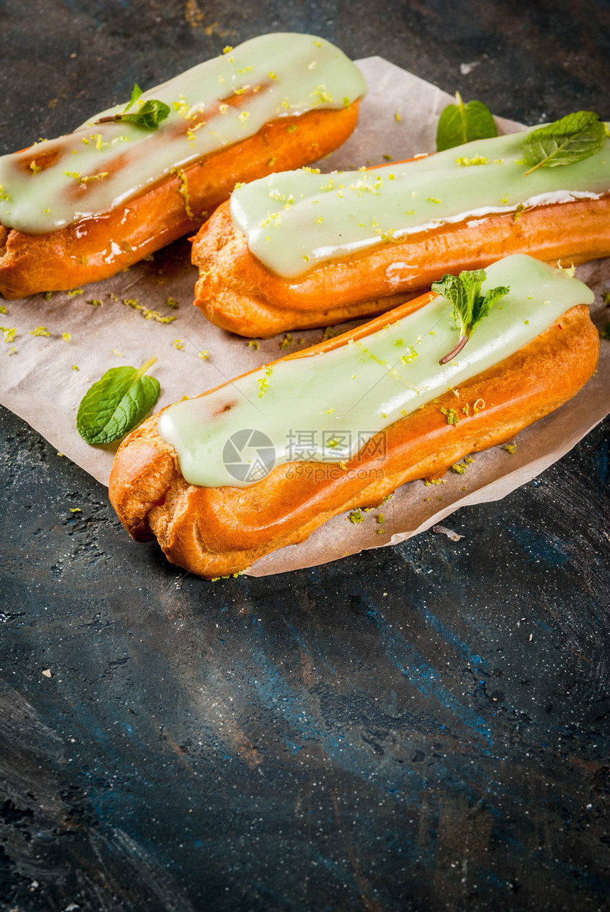 传统的法国甜点MojitoEclairs图片
