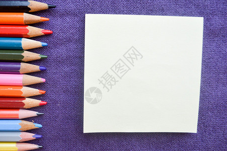 多色明亮彩色的铅笔图片
