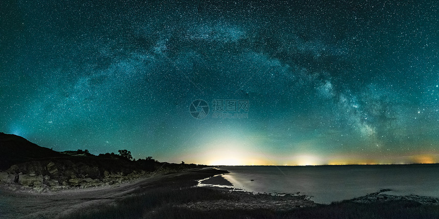 夜空上方的牛奶风景之令人惊图片