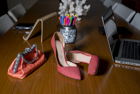 豪华女人红鞋背景图片
