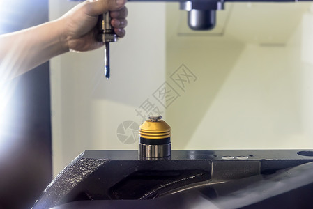 CNC机器的工具长度测量工具预设在图片