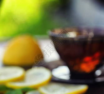 茶与柠檬和薄荷的质图片