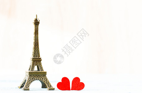 Eiffel塔和红心图片