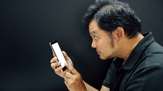 亚洲男人四十岁有短发图片